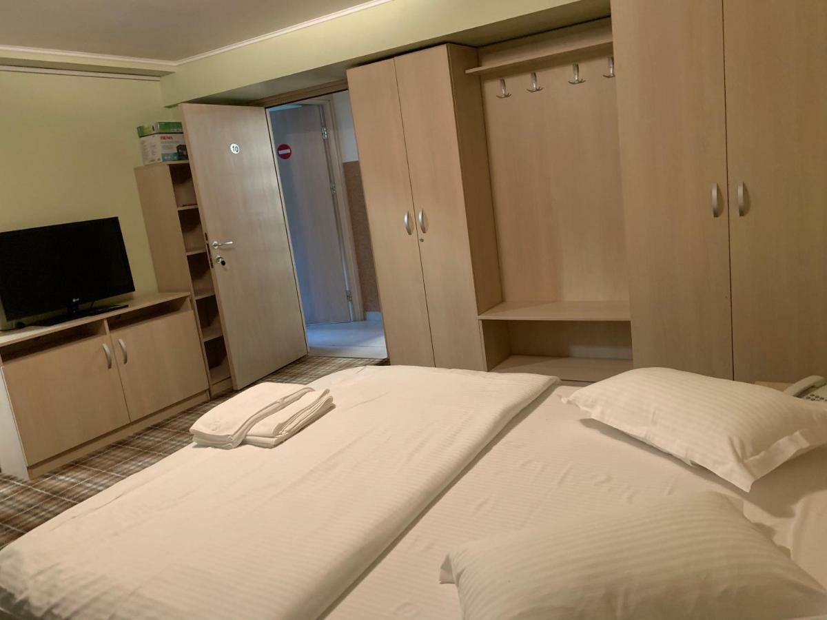 Hotel Vila Curcubeu Buşteni Exterior foto